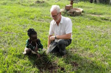 Johannes_planting.jpg